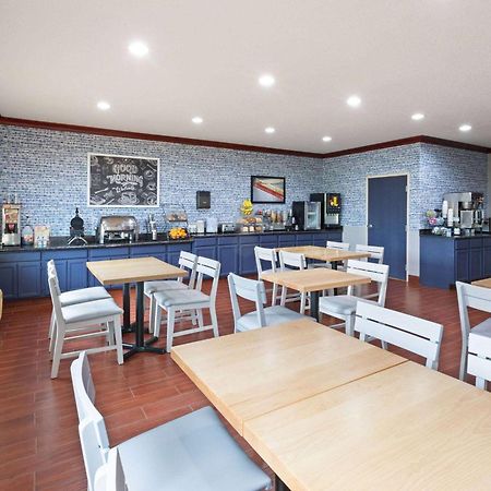Pioneer Inn & Suites Grinnell Екстериор снимка