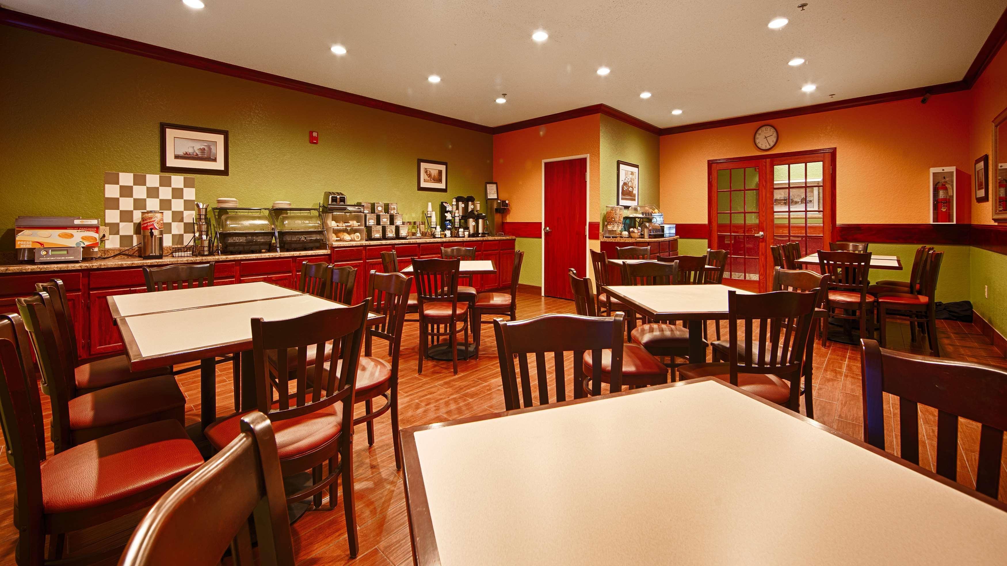 Pioneer Inn & Suites Grinnell Екстериор снимка