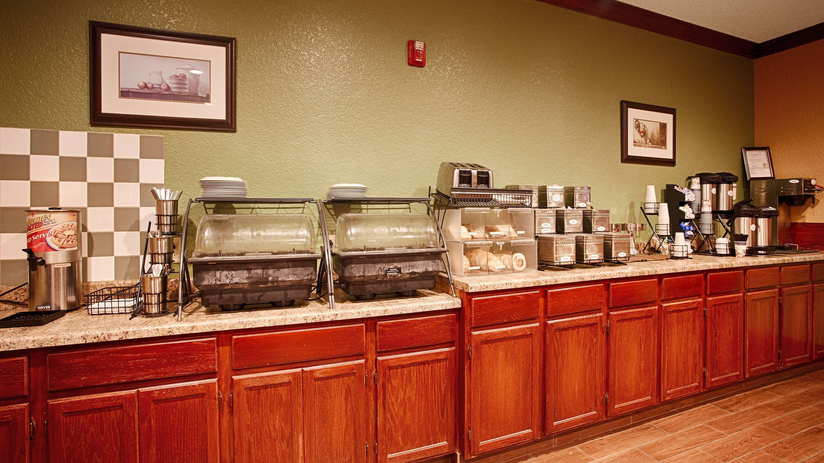 Pioneer Inn & Suites Grinnell Екстериор снимка