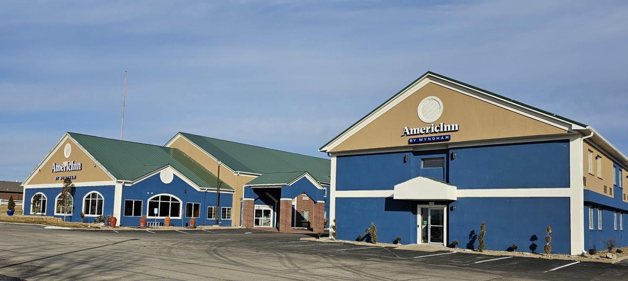 Pioneer Inn & Suites Grinnell Екстериор снимка
