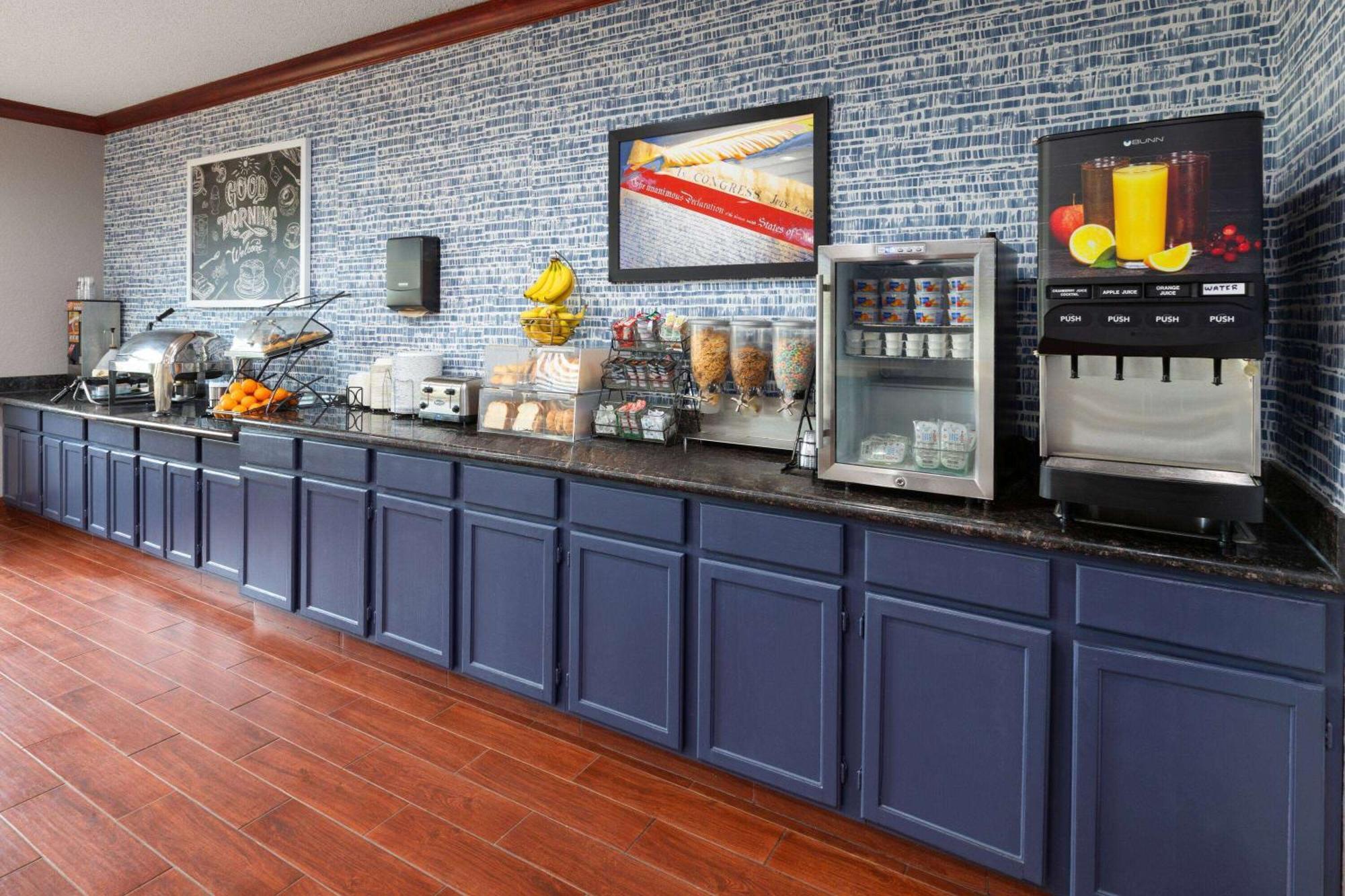 Pioneer Inn & Suites Grinnell Екстериор снимка