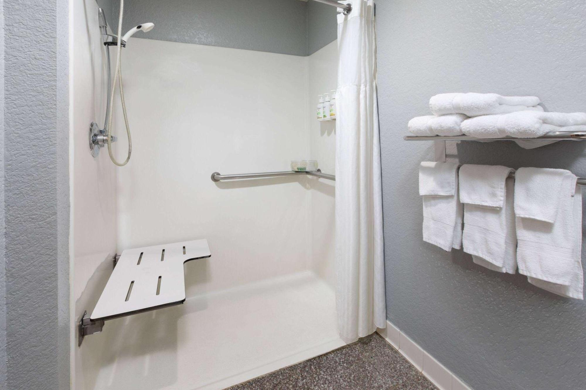 Pioneer Inn & Suites Grinnell Екстериор снимка