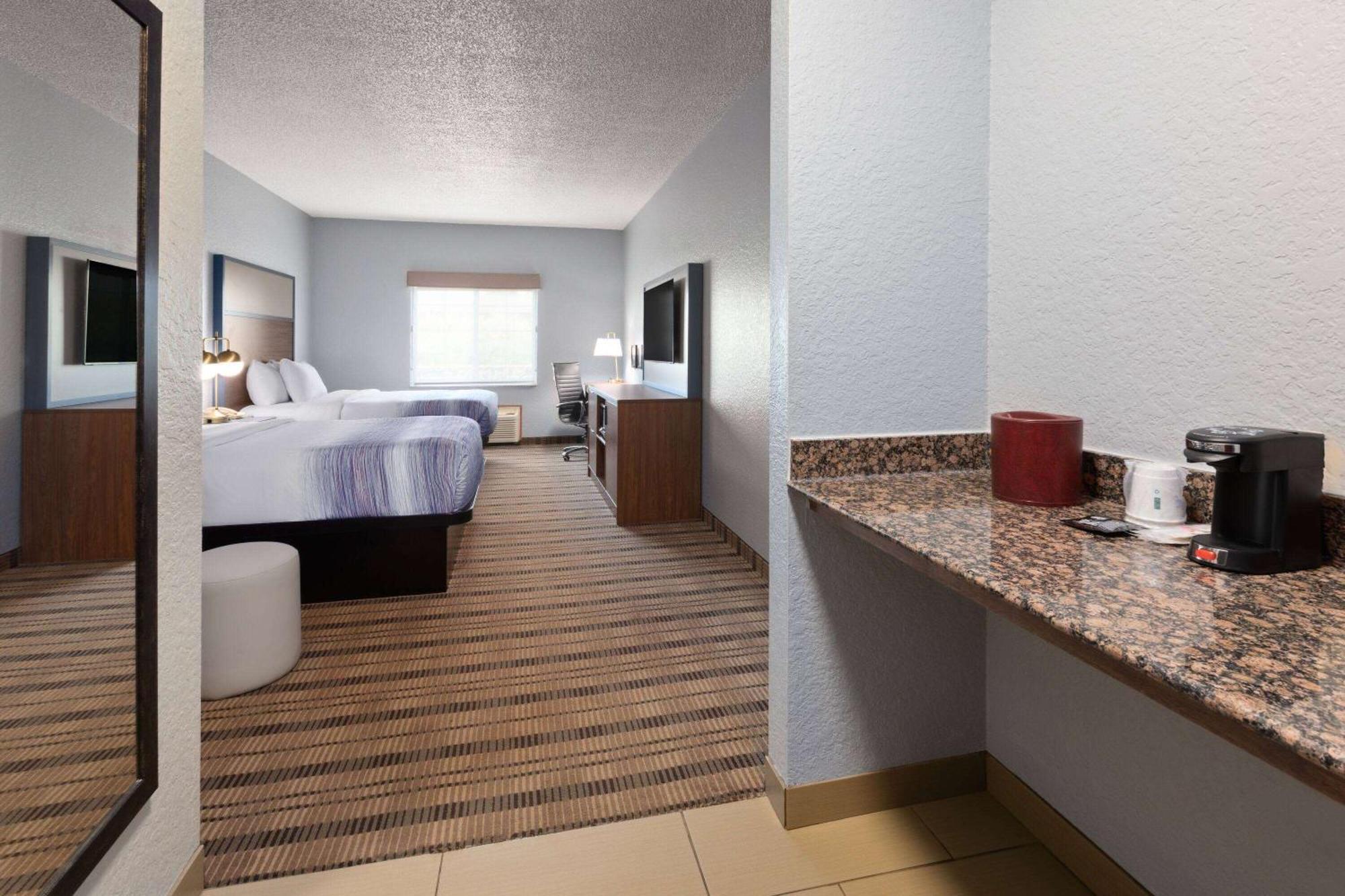 Pioneer Inn & Suites Grinnell Екстериор снимка
