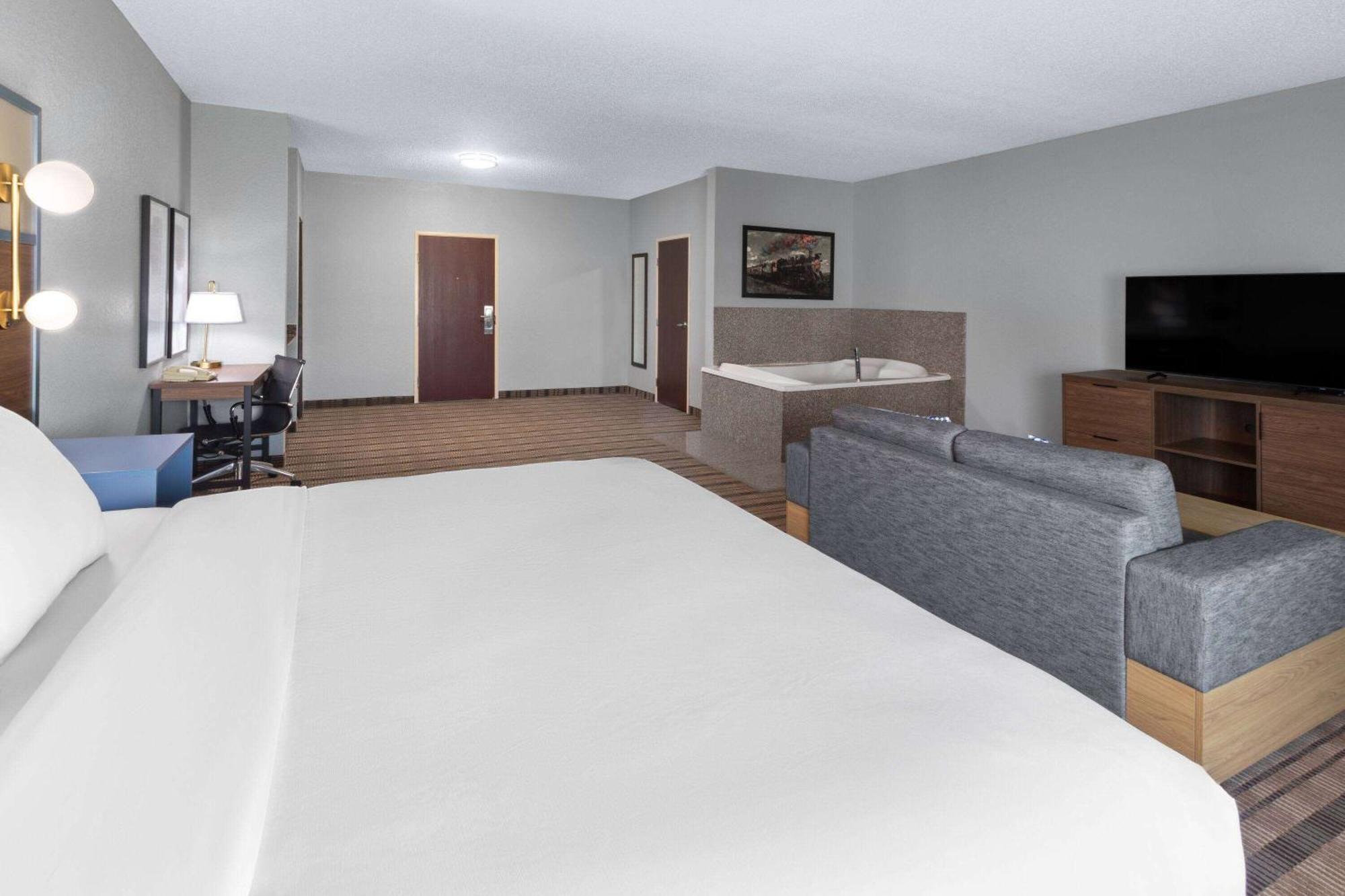 Pioneer Inn & Suites Grinnell Екстериор снимка