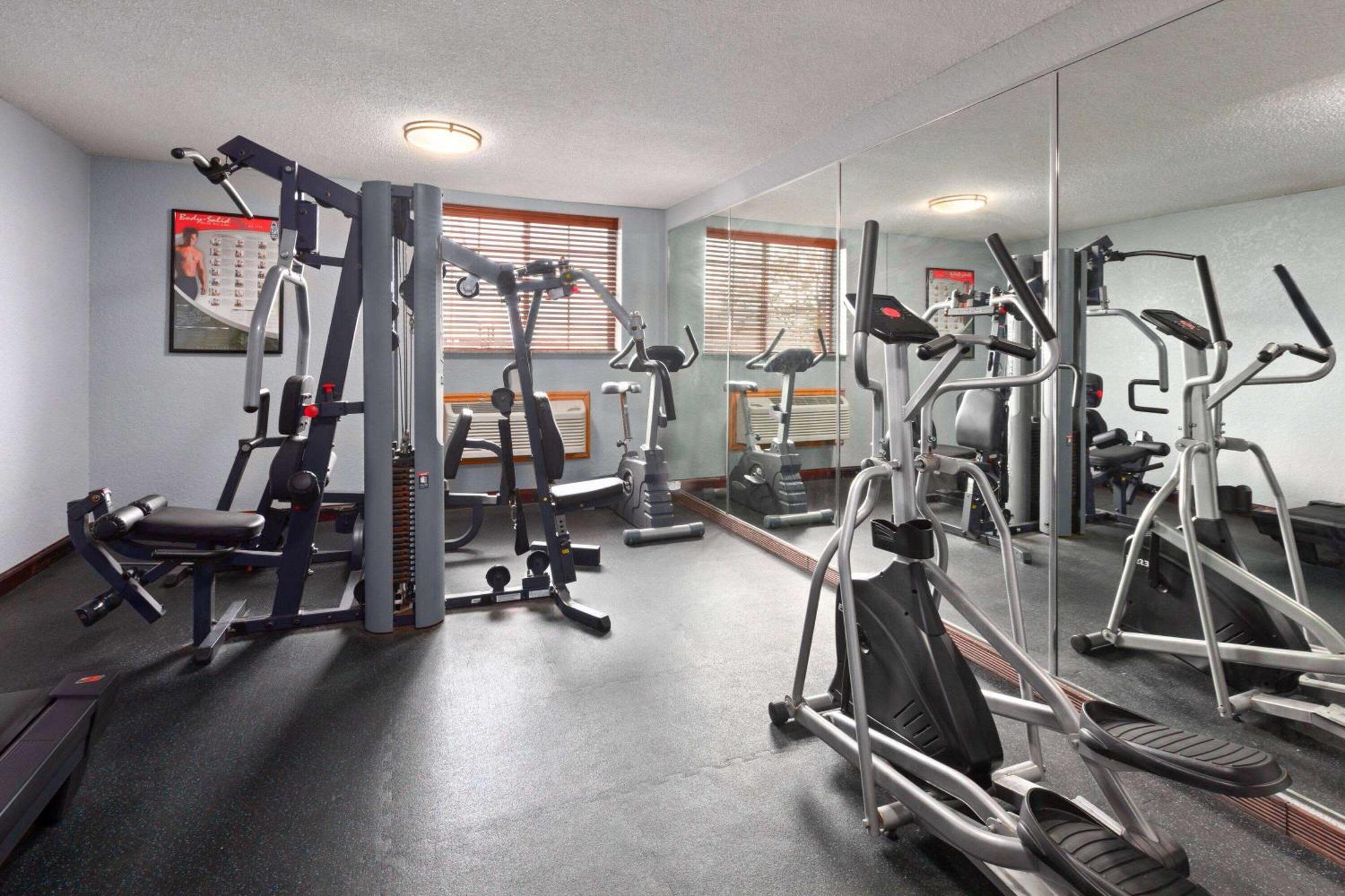 Pioneer Inn & Suites Grinnell Екстериор снимка