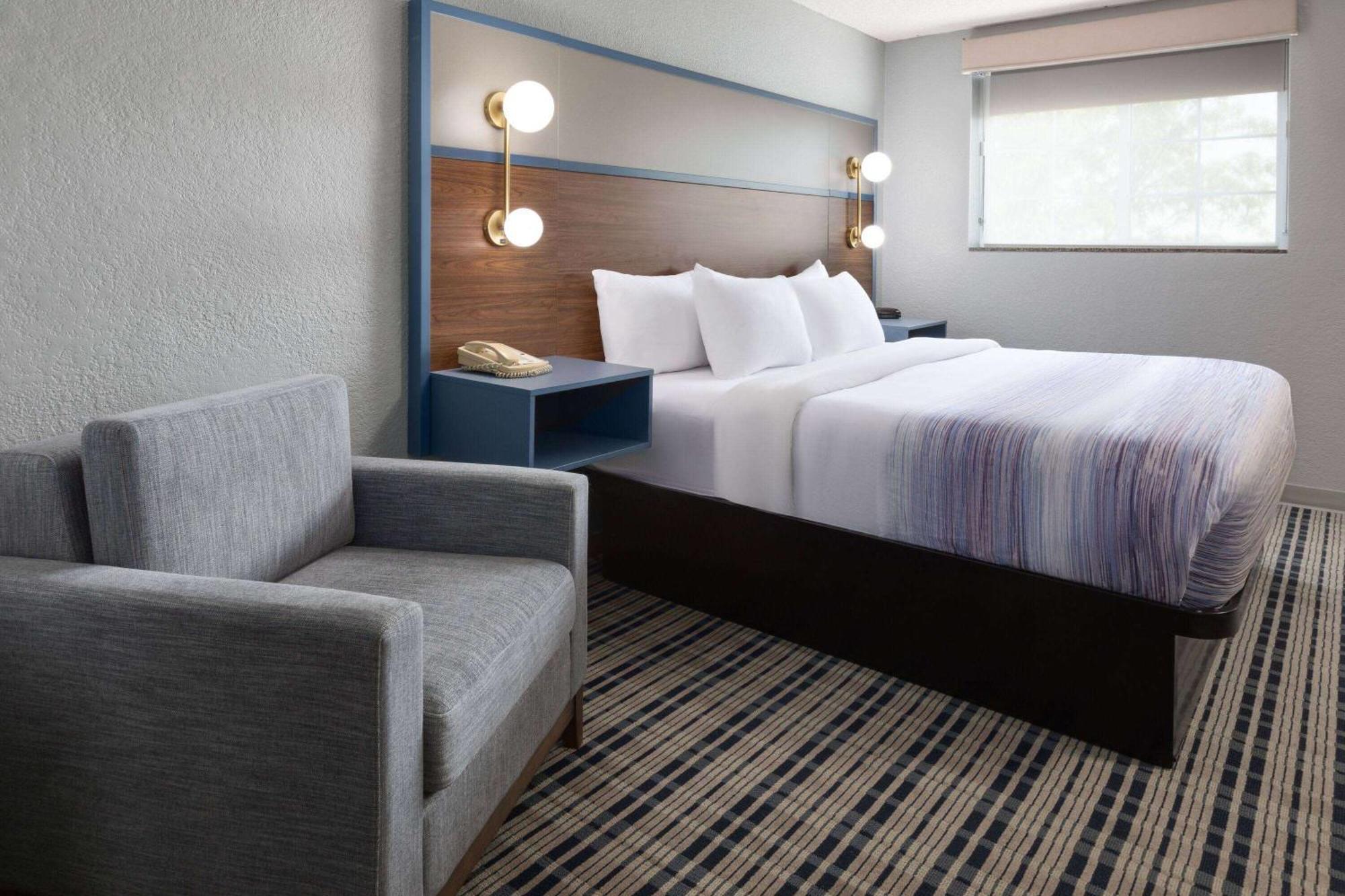 Pioneer Inn & Suites Grinnell Екстериор снимка