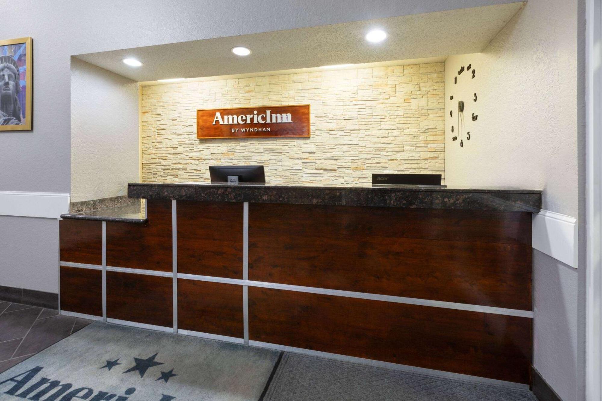 Pioneer Inn & Suites Grinnell Екстериор снимка