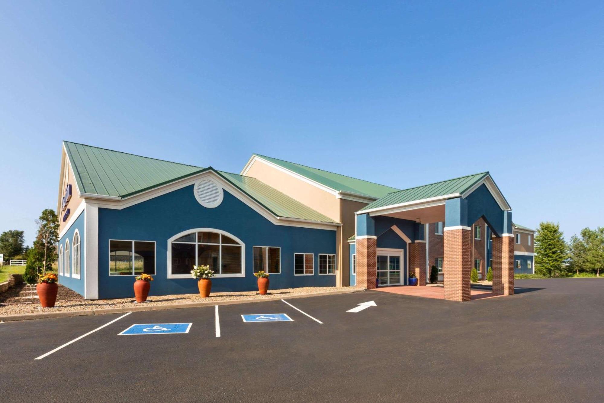 Pioneer Inn & Suites Grinnell Екстериор снимка