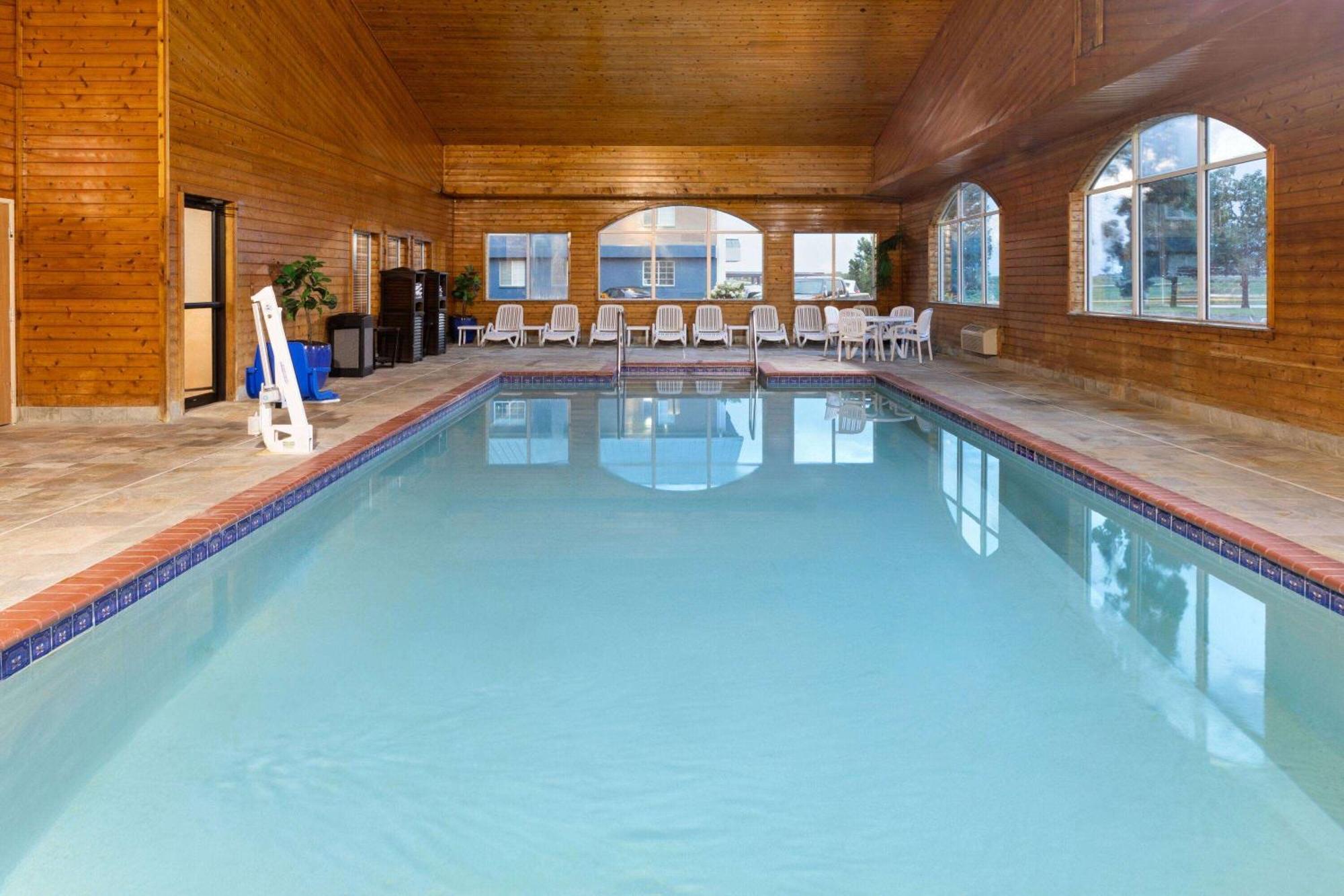Pioneer Inn & Suites Grinnell Екстериор снимка